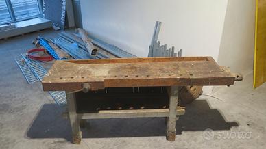 Vecchio banco da falegname