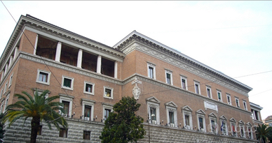 Bilo/trilocale areddato con box auto