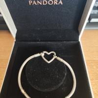 Bracciale Pandora Moments con chiusura a cuore