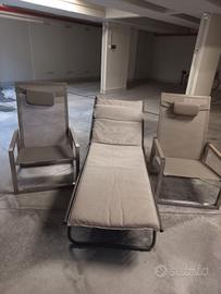 2 sedie e un lettino 