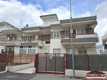 3 VANI + ACC. IN APPARTAMENTO ZONA CENTRO CANNETO