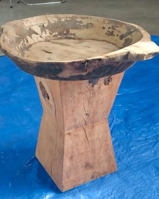 Piatto tribale con piedistallo