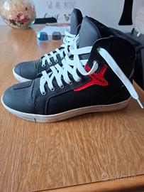 Sneakers da moto