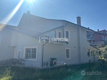 VILLA CON FINITURE DI PREGIO IN CENTRO