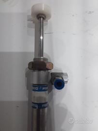 Pistone  pneumatico FESTO DSNU-20-300P-A SERIE