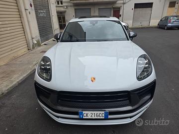 PORSCHE MACAN T