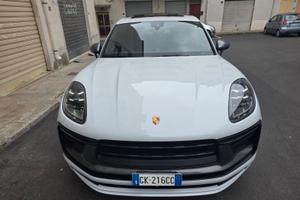 PORSCHE MACAN T