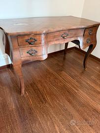 Scrivania vintege in legno