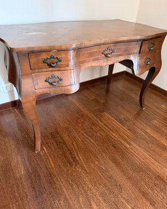 Scrivania vintege in legno