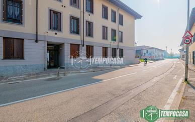 MONOLOCALE CON GIARDINO E POSTO AUTO