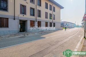 MONOLOCALE CON GIARDINO E POSTO AUTO