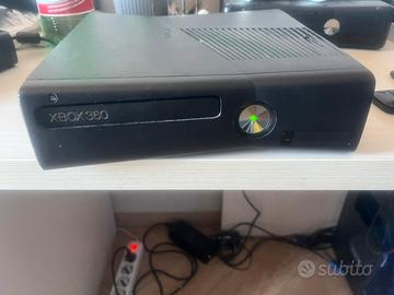 Xbox 360 Slim nera si accende ma senza video