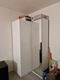 Guardaroba angolare PAX con specchio