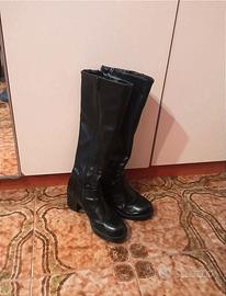 Stivali alti in pelle neri