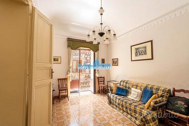 PALAZZETTO STORICO PETRALIA SOPRANA chiesa madre