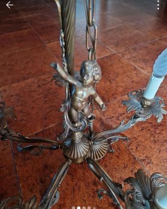 Lampadario vintage con puttino