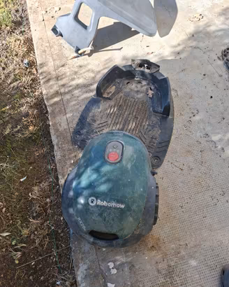 Robomow completo di casetta. Fermo da un anno