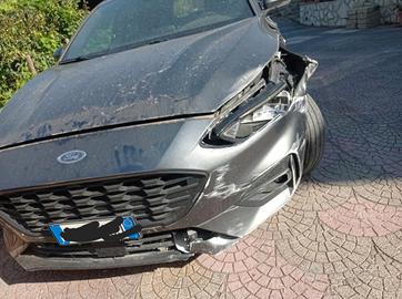 ford focus sw incidentata 