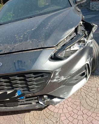 ford focus sw incidentata 