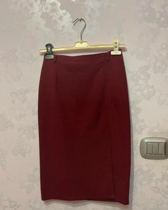Gonna rosso scuro brillantinata con spacco
