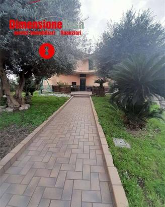 Villa di 420 m² con più di 5 locali a San Felice a