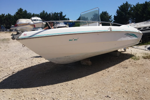 Barca a motore di cantiere