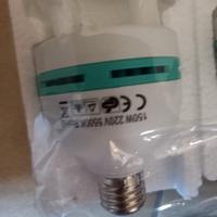 2 stativi con diffusori e 4 lampade nuove