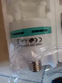 2 stativi con diffusori e 4 lampade nuove