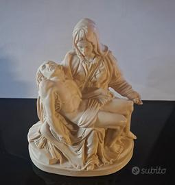 Statua della Pietà di Michelangelo 