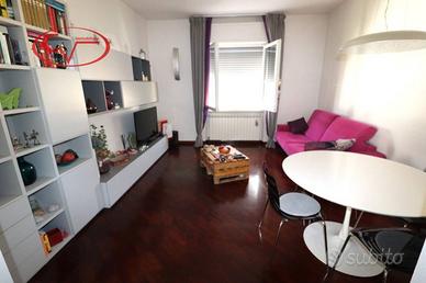 Appartamento di 80 m² con 4 locali e box auto a Mo