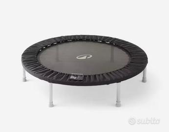 Tappeto elastico e pungiball con guantoni bambino