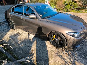 Alfa Romeo Giulia 2.2 180cv at8
