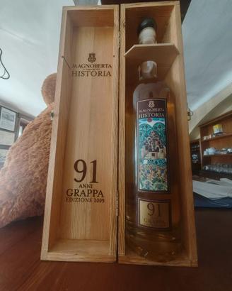 Bottiglia di grappa vintage