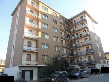 Immobile in asta di 95 m² con 3 locali e box auto 
