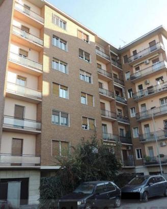Immobile in asta di 95 m² con 3 locali e box auto 
