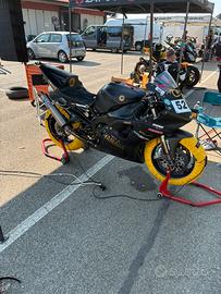 Yamaha R1 a carburatori
