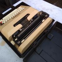 macchina da scrivere Olivetti
