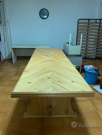 Tavolo in legno massello