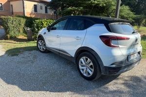 Captur e-tech hybrid