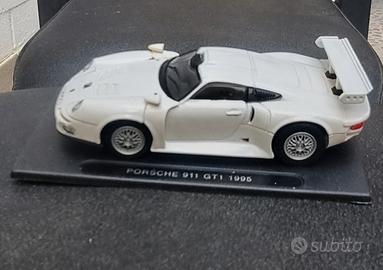 Modellini auto Porsche 911 GT1 1996 IXO Models 