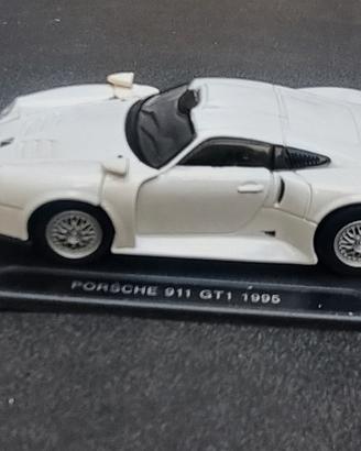 Modellini auto Porsche 911 GT1 1996 IXO Models 