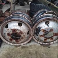 8 cerchioni per Iveco Daily