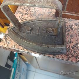 Ferri da stiro antichi