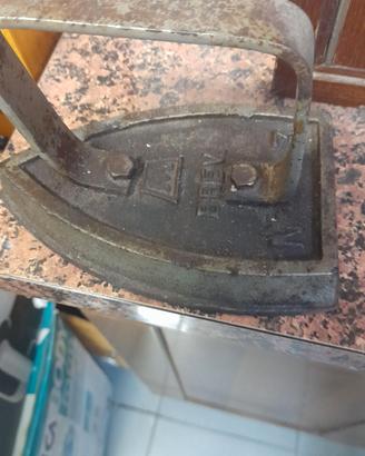 Ferri da stiro antichi