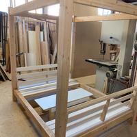 gazebo da giardino con panche e tavolino