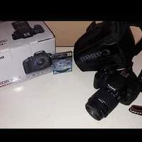 CANON EOS 700D con obiettivo EF-S 18-55 IS STM