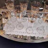 Vassoio ovale con 8 calici dorati