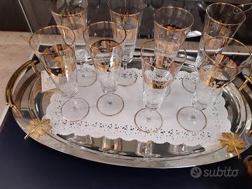 Vassoio ovale con 8 calici dorati