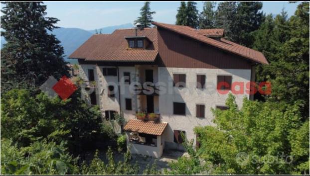 Albergo/Hotel Villa Collemandina [UM76MGVTG]