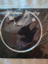 collana con strass e orecchini  abbinati